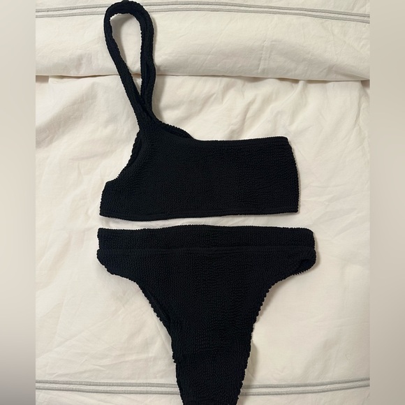 Black Bikini - Picture 2 of 2